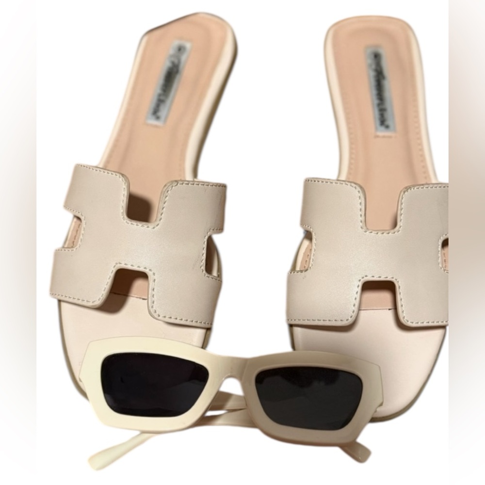 Forever Link Cream H-Cutout Slide Sandals | Size 8 - Picture 5 of 6